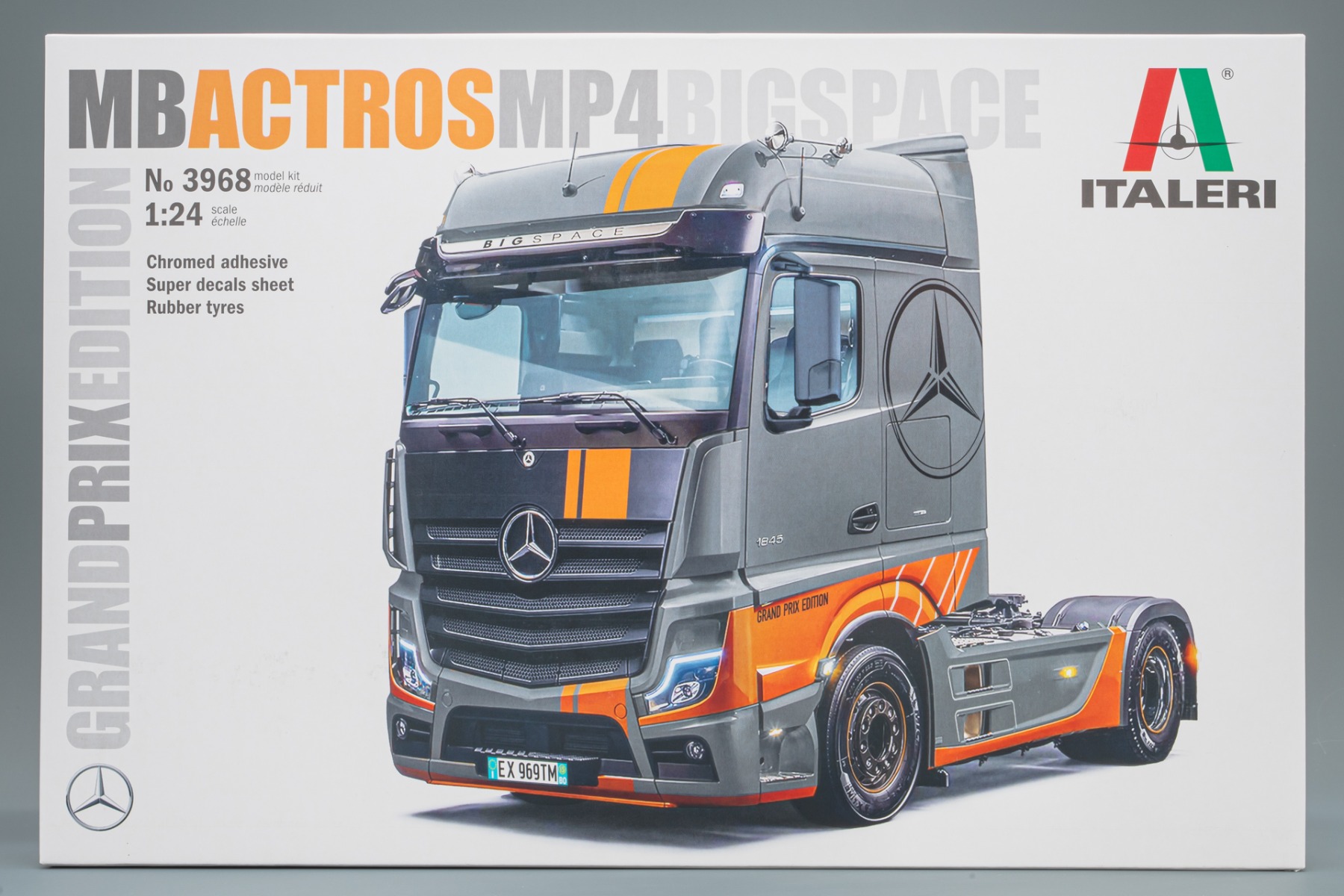 Italeri IT3968 Mercedes-Benz Actros MP4 Big Space, Grand Prix