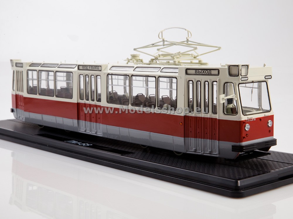 SSM4062 LM-68 tram /red-white/