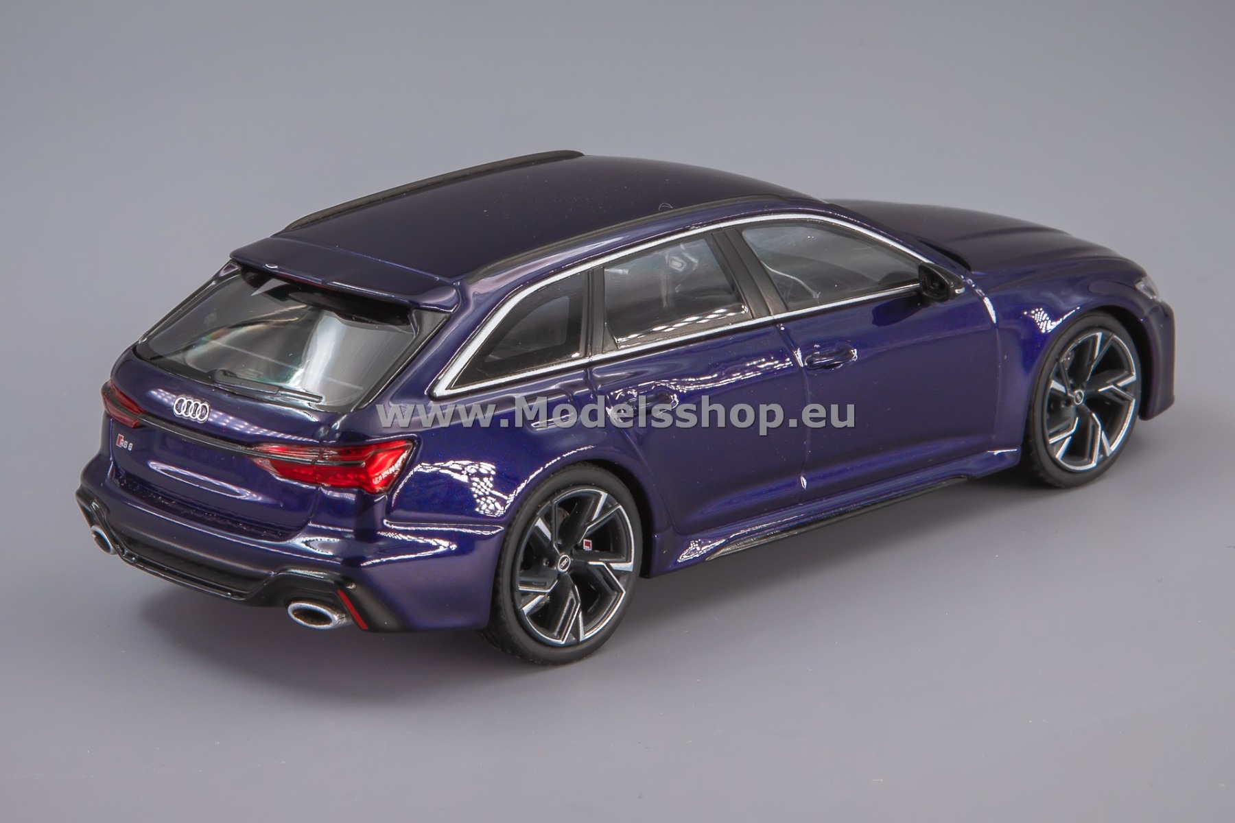 Minichamps 410018016 Audi RS 6 Avant, 2019 /violet metallic/