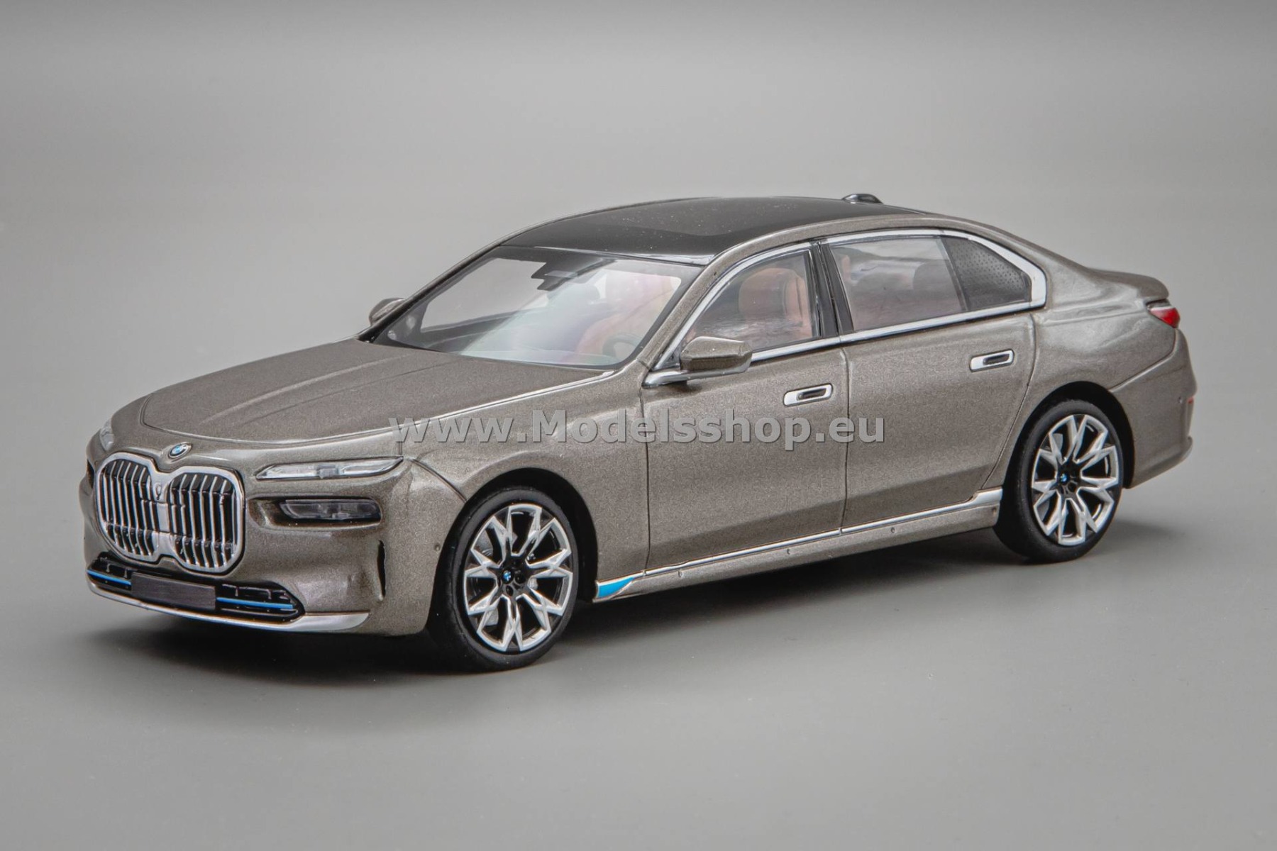 Minichamps 410024200 BMW i7, 2023 /Grey Metallic/ Limited Edition 336pcs