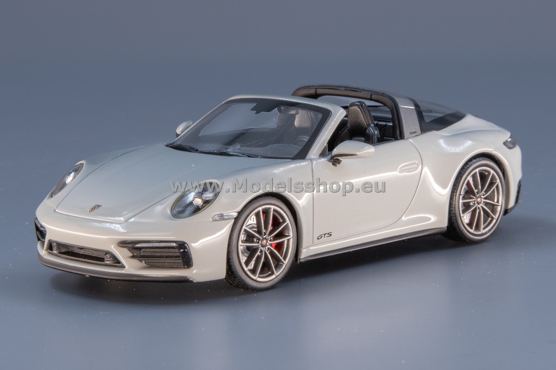 Minichamps 410061061 Porsche 911 (992) Targa 4 GTS, 2022 /chalk - grey/