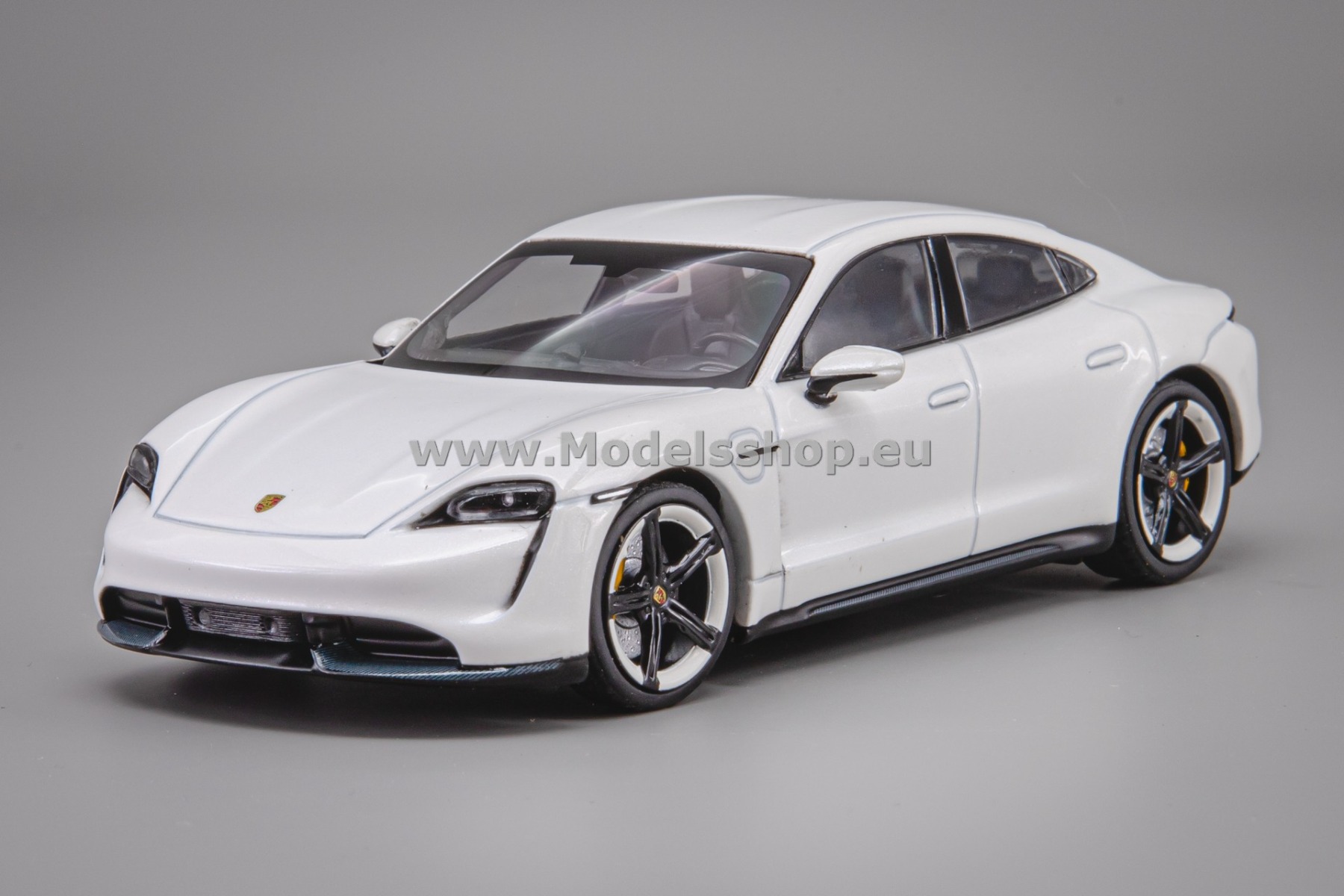 Minichamps 410068476 Porsche Taycan Turbo S Carrara, 2019 /white metallic/