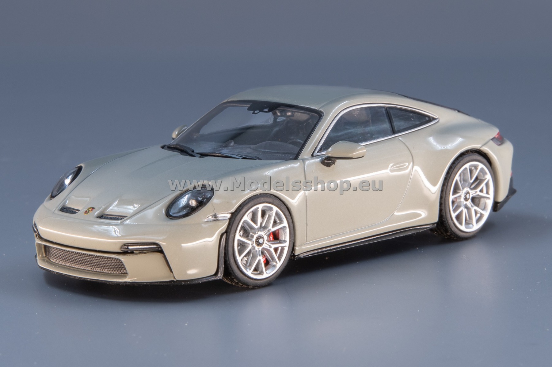 Minichamps 410069600 Porsche 911 GT3 Touring 2021, /chalk-grey w. silver rims/
