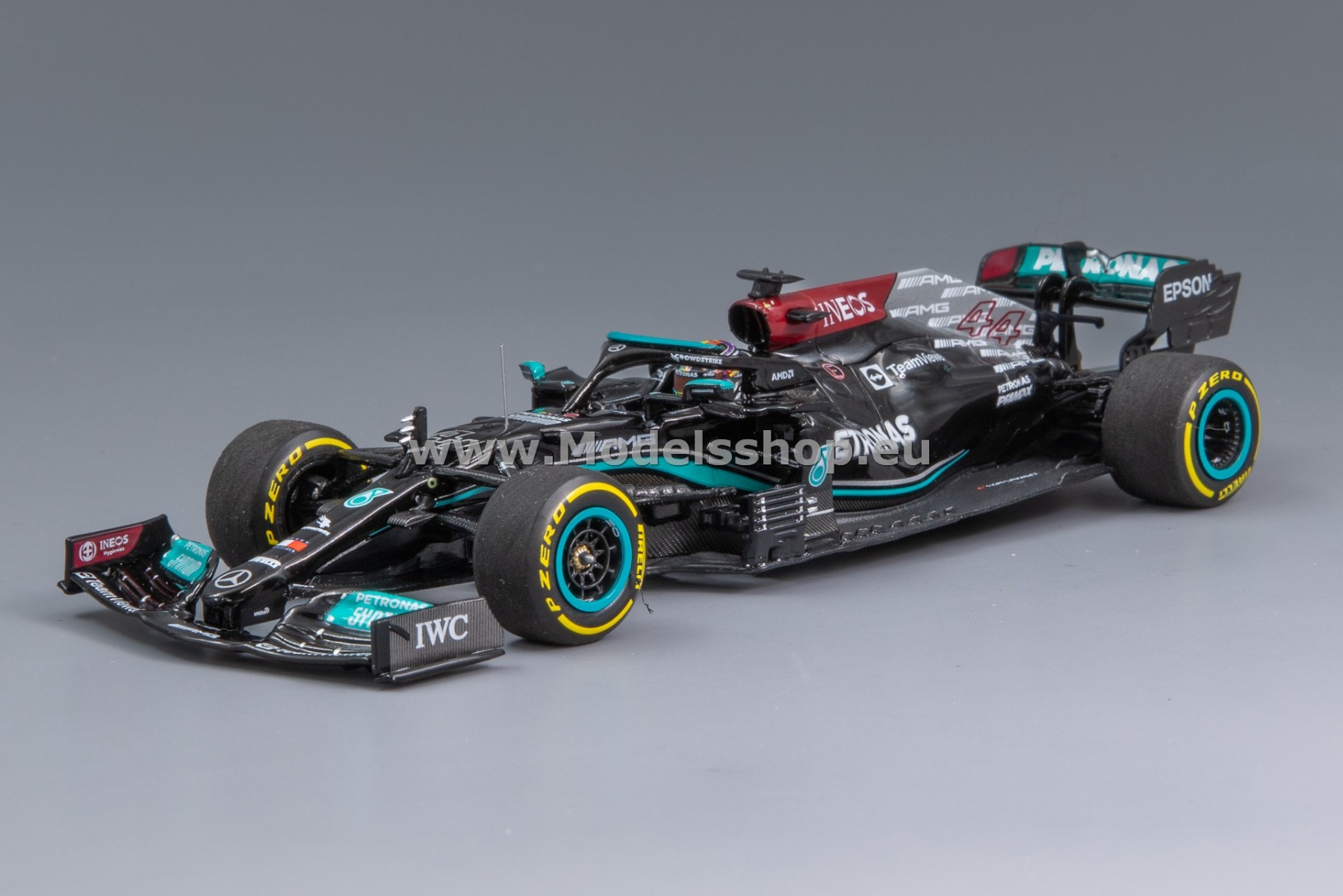 Minichamps 410212144 Mercedes-AMG Petronas Formula One Team W12 E Performance, Winner Qatar GP 2021, Lewis Hamilton