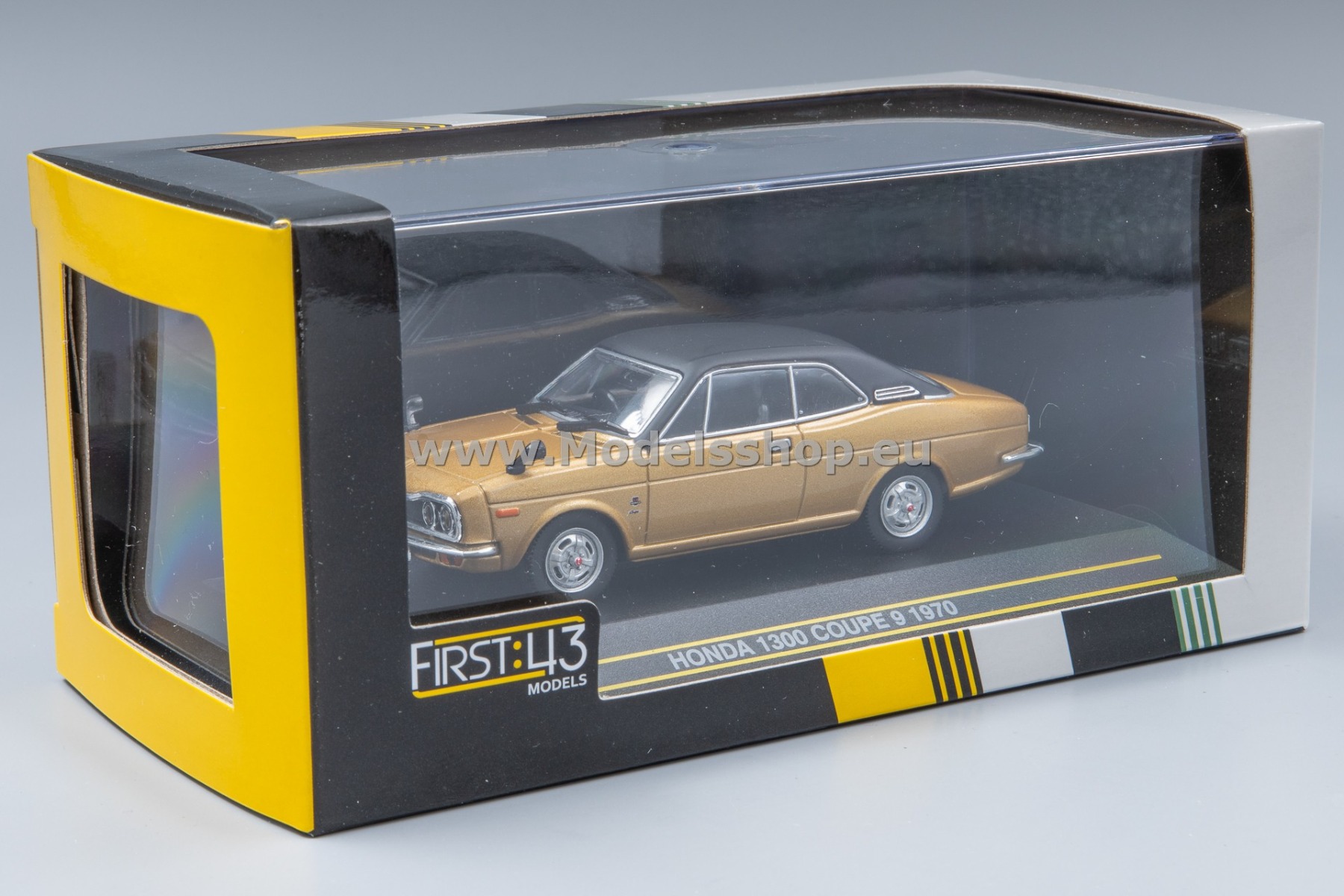 Honda 1300 Coupe 9, 1970, RHD /gold- black/