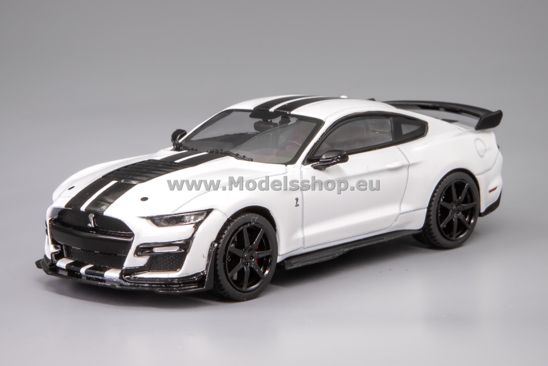 Solido S4311503  Ford Shelby Mustang GT500, 2020 /white w. black stripes/