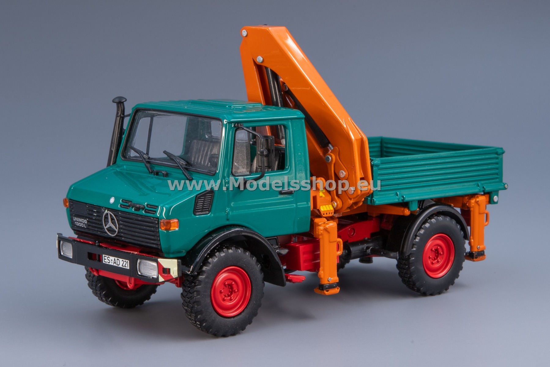 Minichamps 439033000 Mercedes-Benz Unimog 1300L, dump truck with crane 1976 /green/