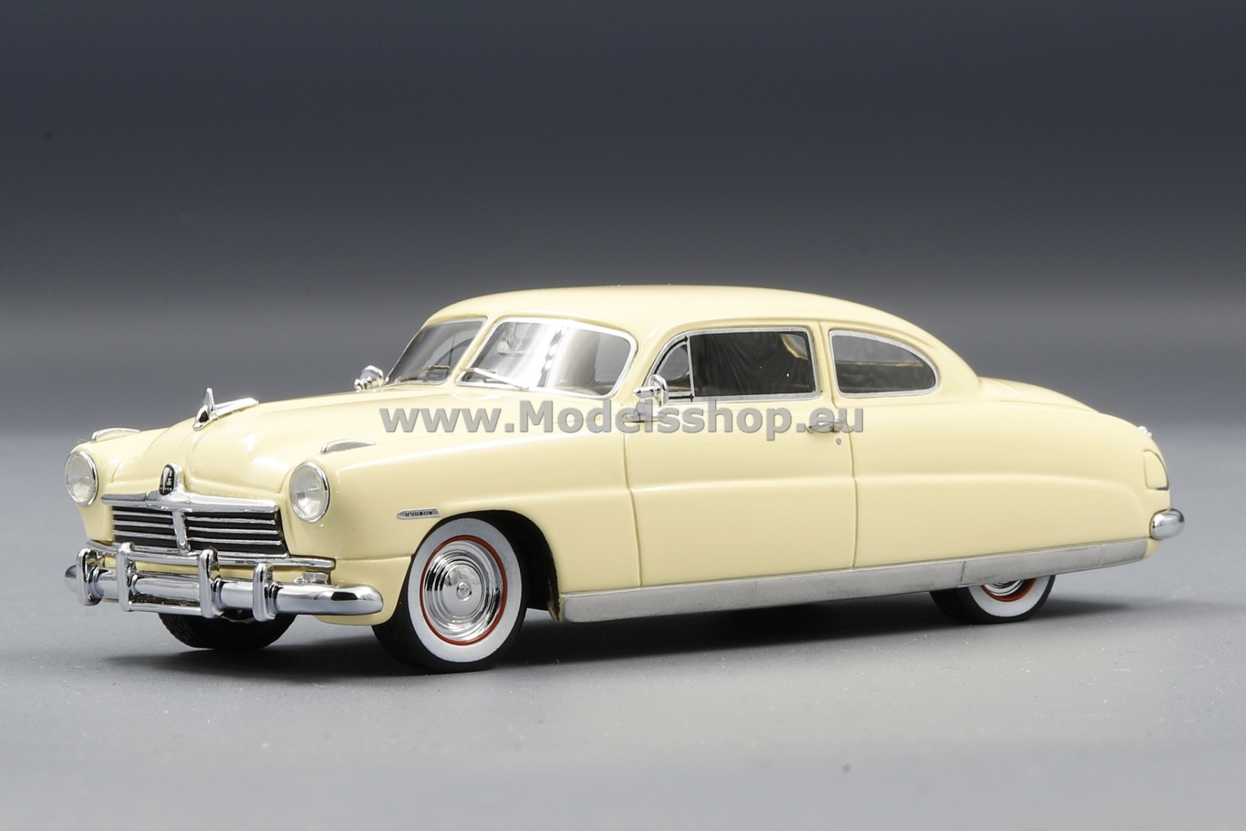 Hudson Commodore Coupe, 1948 /light beige/