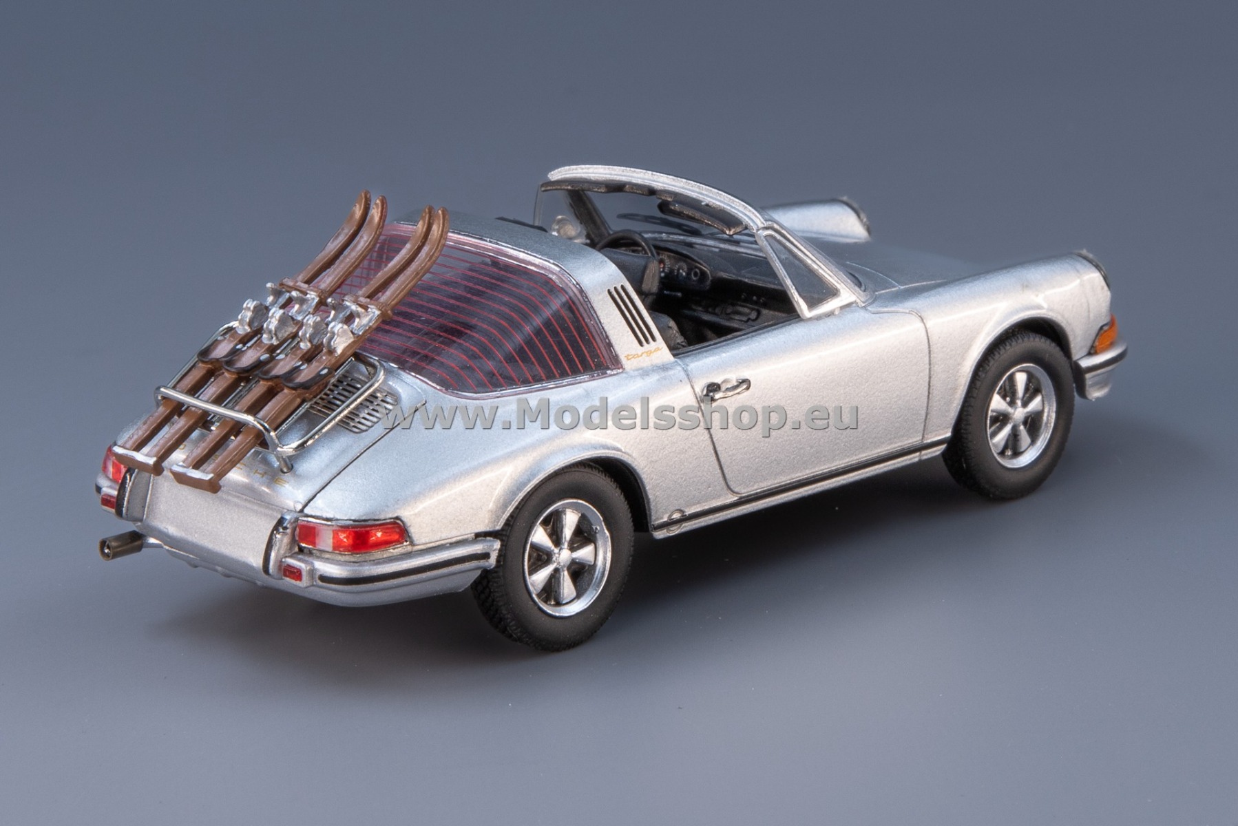 Porsche 911 Targa with skis, 1967 /silver/