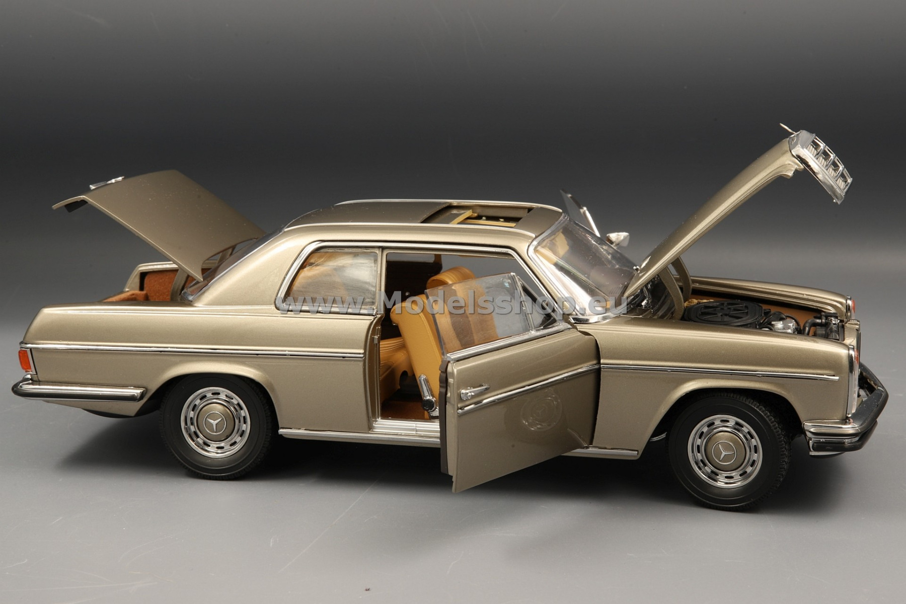 RARE 1/18 AUTOart MERCEDES-BENZ /8 220D LIMOUSINE (BLACK