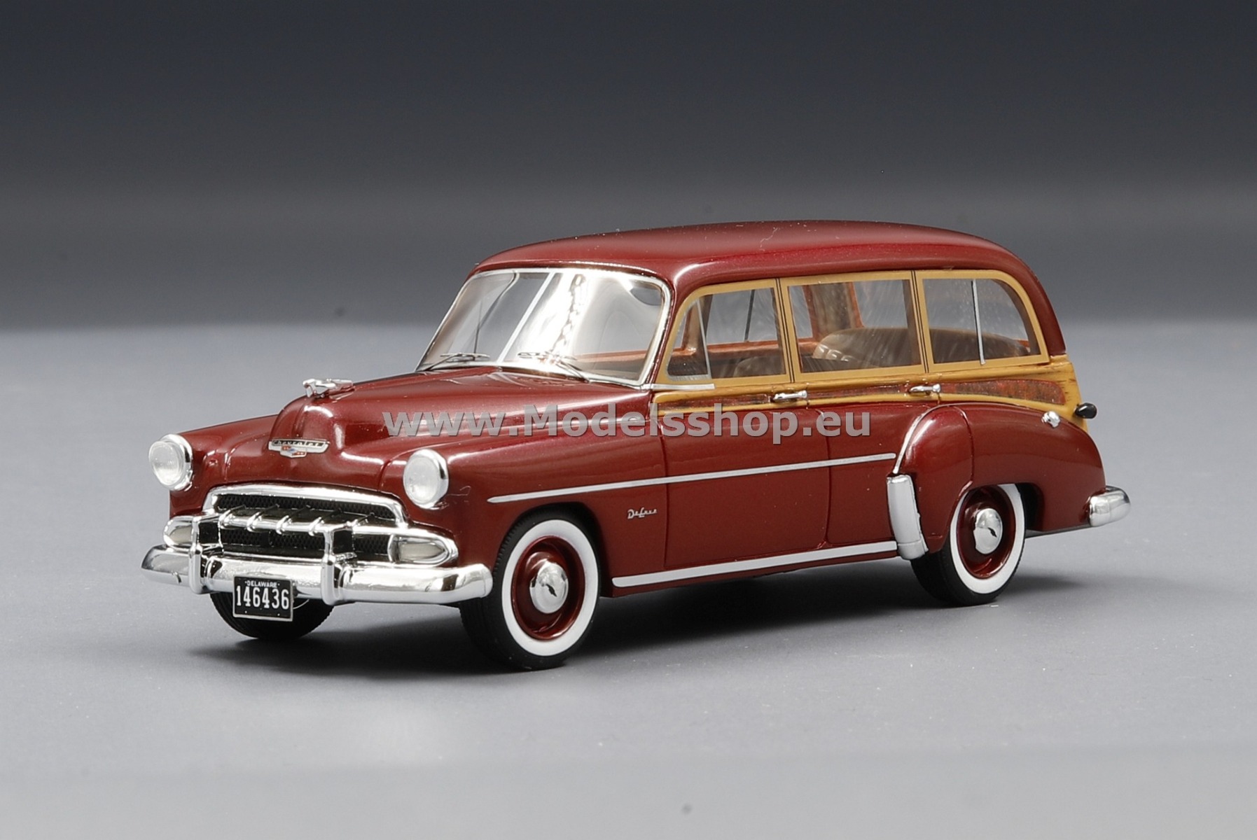 NEO 46436 Chevrolet Styleline Deluxe Station Wagon, 1952 /red metallic/