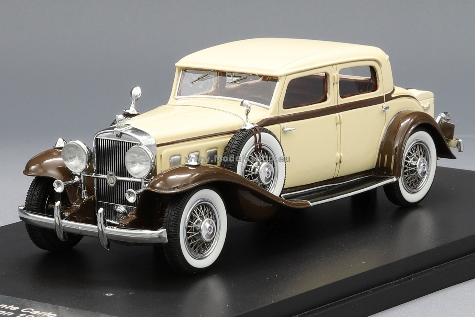 Stutz DV32 Monte Carlo Sedan by Weymann, 1933 /beige - brown/