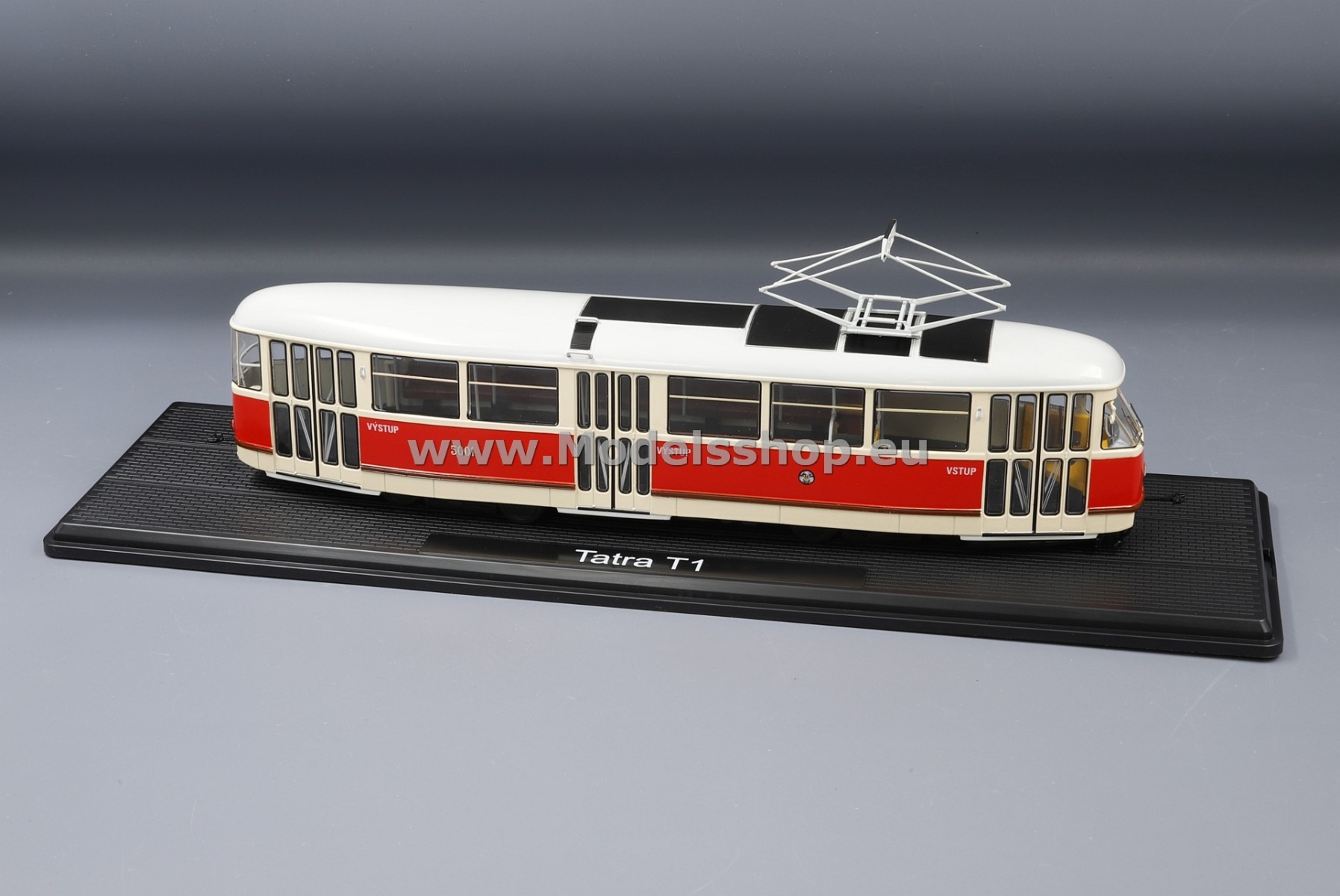 Tatra T1 tram, Prague /red - light beige/ - Imagen 4 de 5