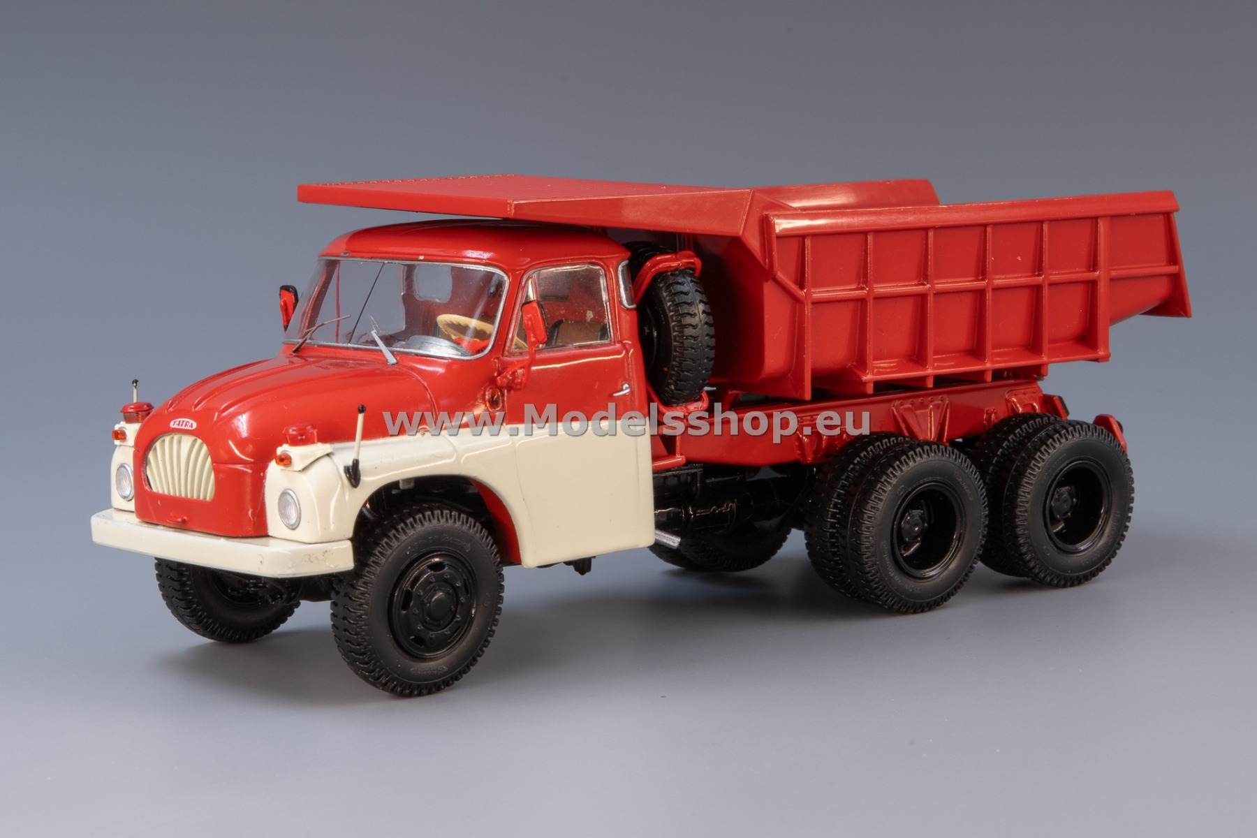 Tatra T138 S1, dump truck /red - white/