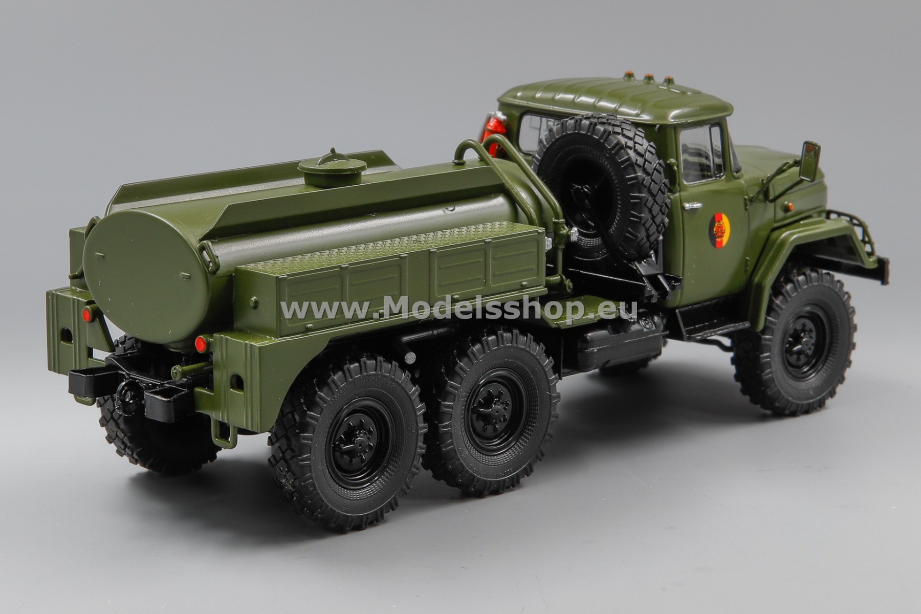 ZIL 131 / ARS-14 tanker truck, NVA /khaki/ ZIL 131 / ARS-14 tanker truck, NVA /khaki/
