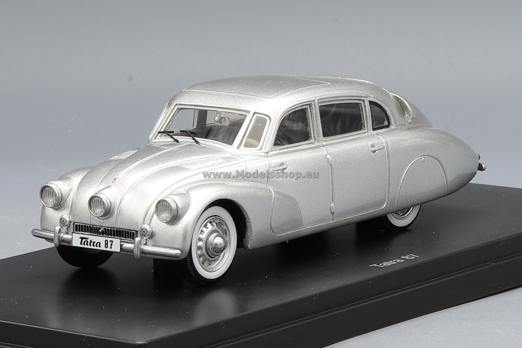 Tatra 87, 1940 /silver/