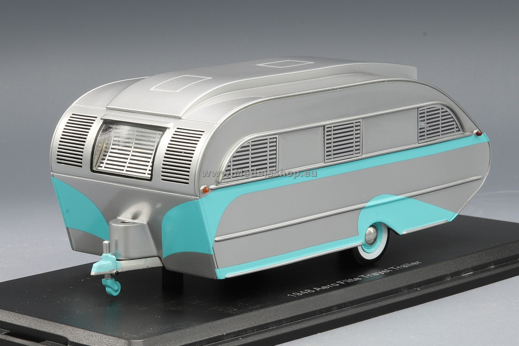 NEO 47261 Aero Flite Falcon Travel Trailer, 1947 /silver - turqoise/