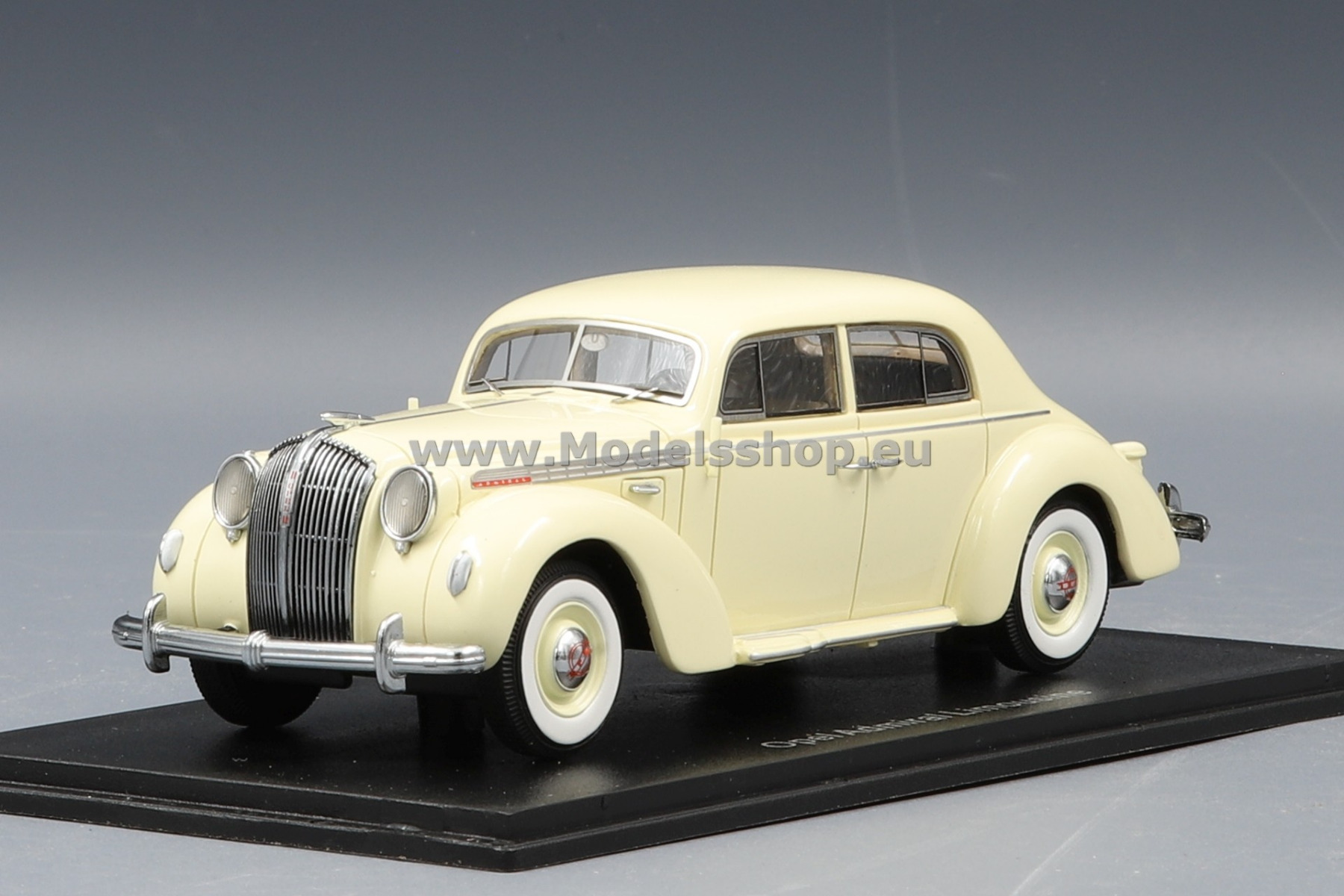 Opel Admiral Limousine, 1938 /light beige/