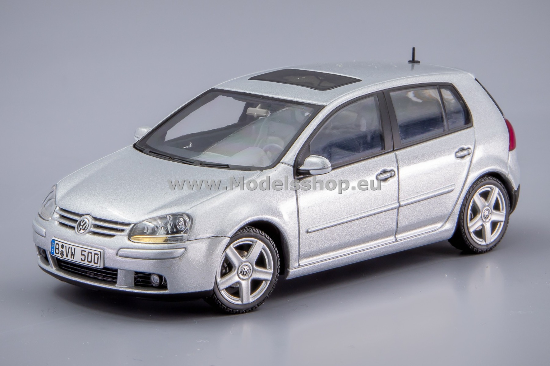 Autoart 59774 VW / Volkswagen Golf V Sportline 5d, 2003 /reflexsilver metallic/