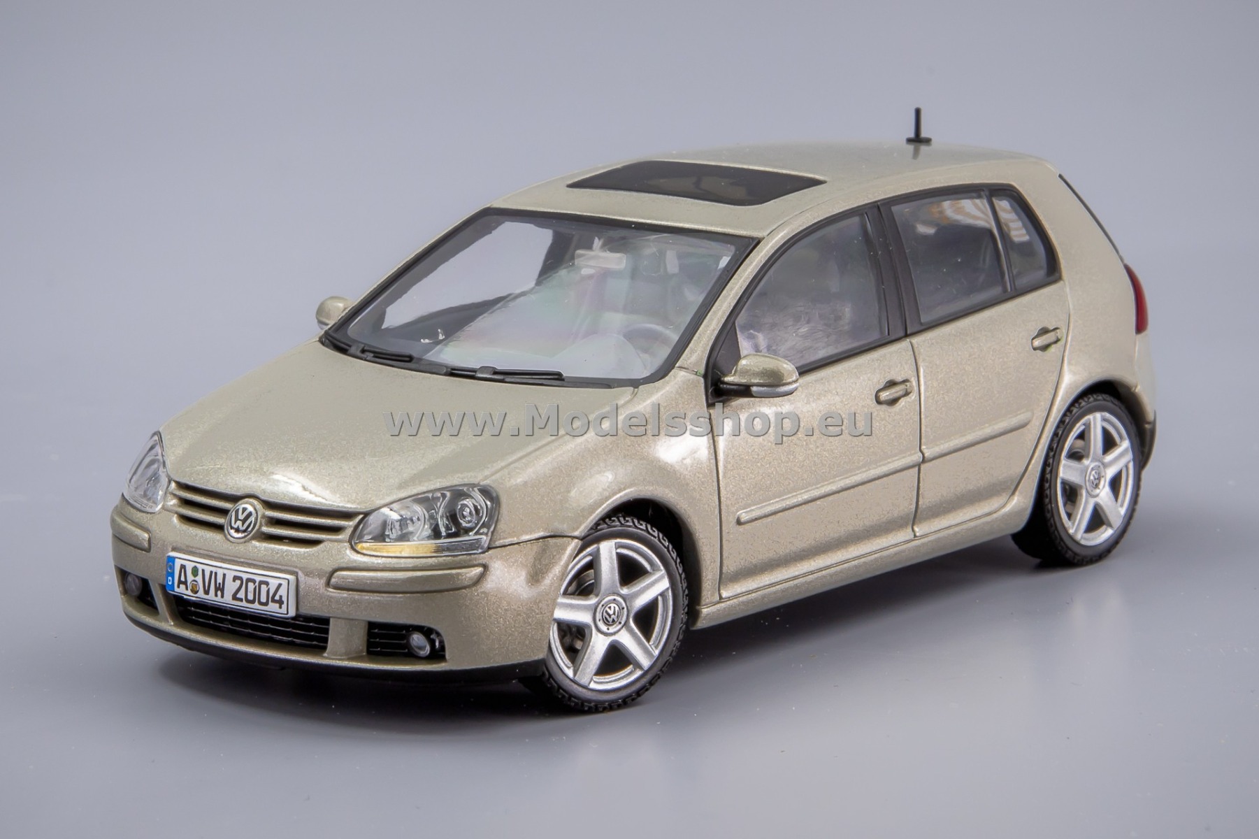 Autoart 59775 VW / Volkswagen Golf V Sportline 5d, 2003 /wheatebeige metallic/