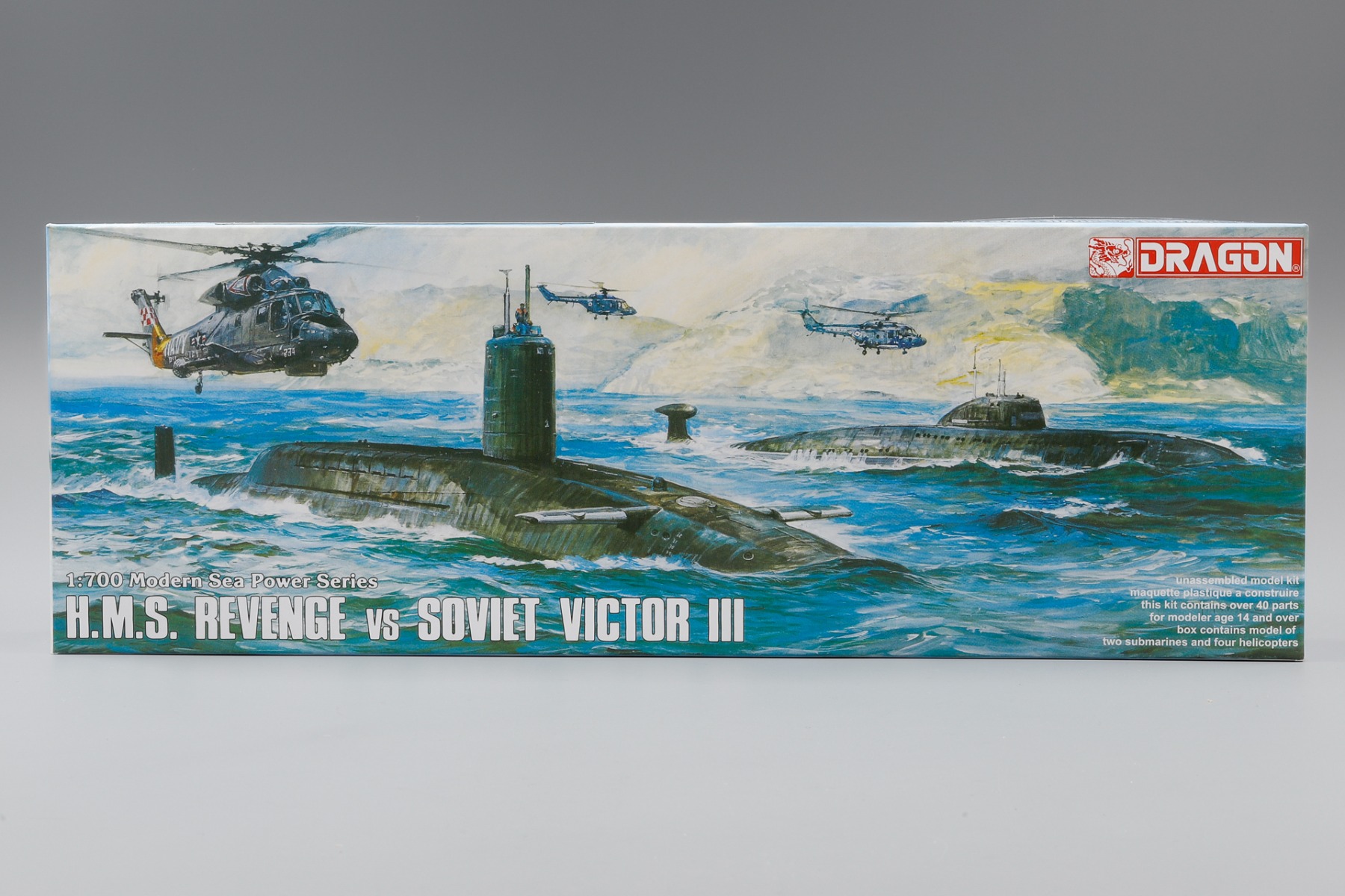 Dragon DRA07007 Submarine HMS Revenge vs Soviet Victor III