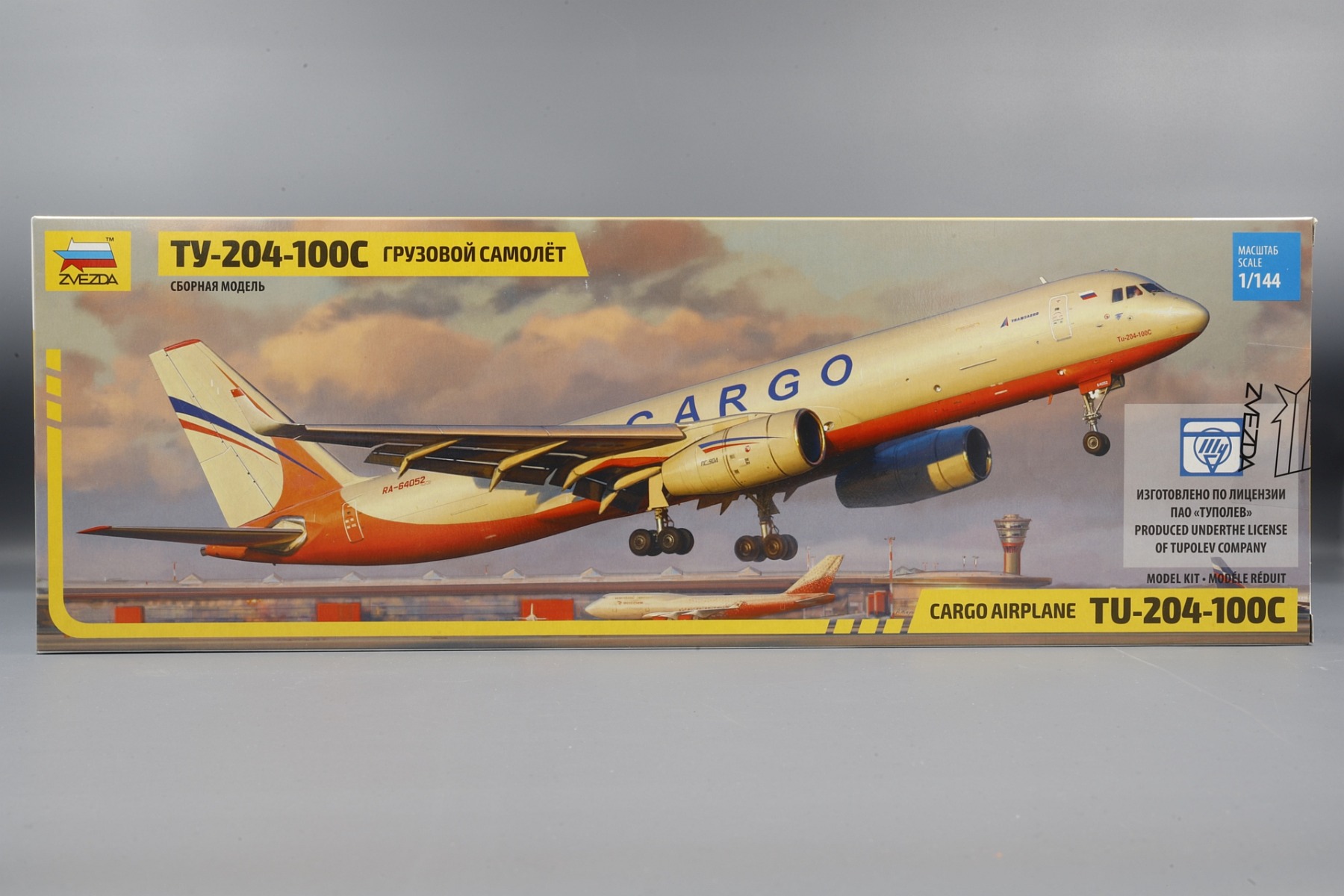 Zvezda ZV7031 Cargo Airplane TU-204-100C, model kit
