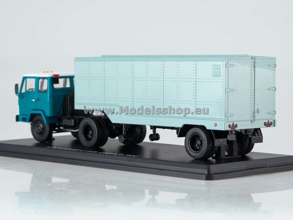SSM7047 KAZ-608B tractor truck with semitrailer ODAZ-794