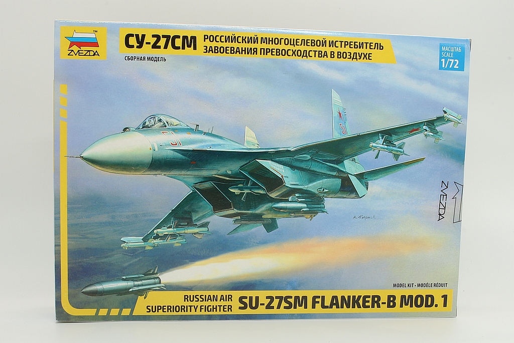 Zvezda ZV7295 Russian air superiority fighter Su-27SM Flanker B mod. 1