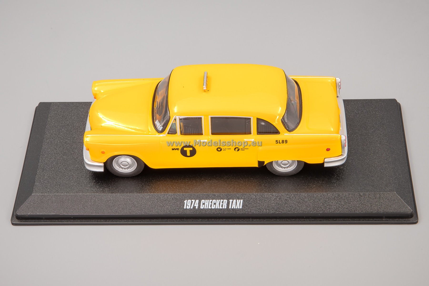 GreenLight GL86607 Checker Motors Marathon A11 N.Y.C. Taxi