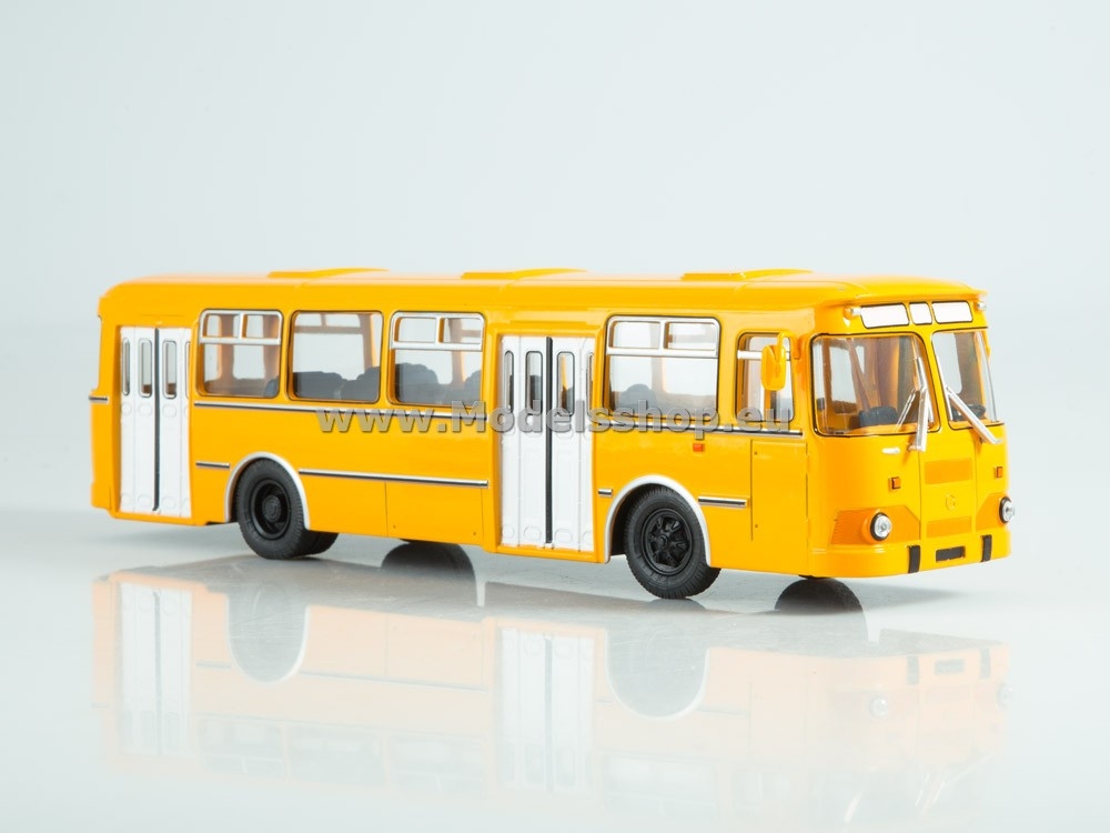 Bus magazine series (Modimio) with model of LIAZ-677M bus