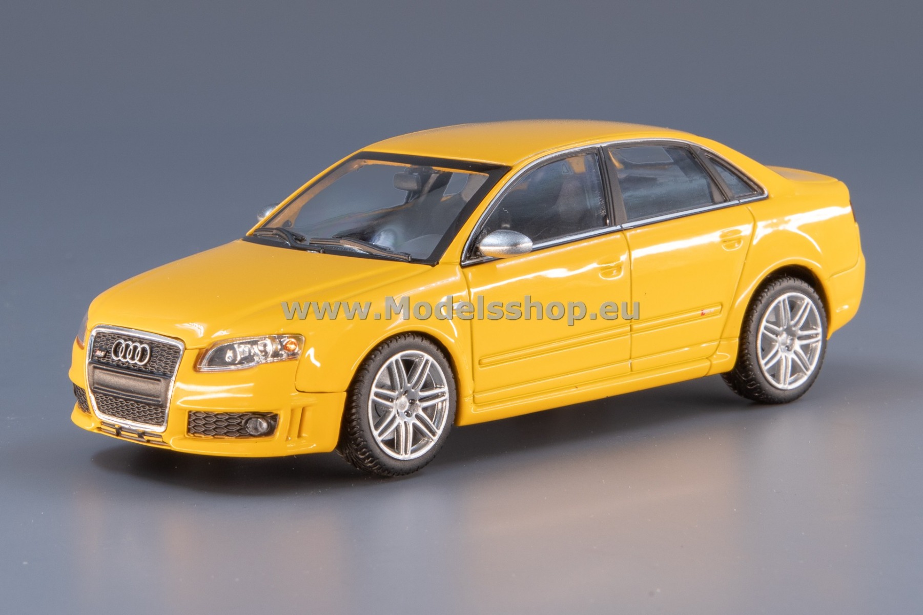 Maxichamps 940014600 Audi RS4, 2004 /yellow/