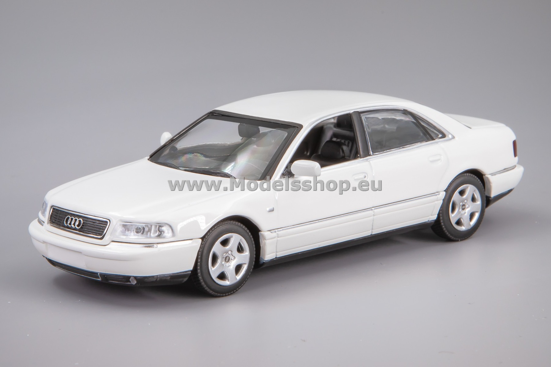 Maxichamps 940018801 Audi A8, 1999 /white/
