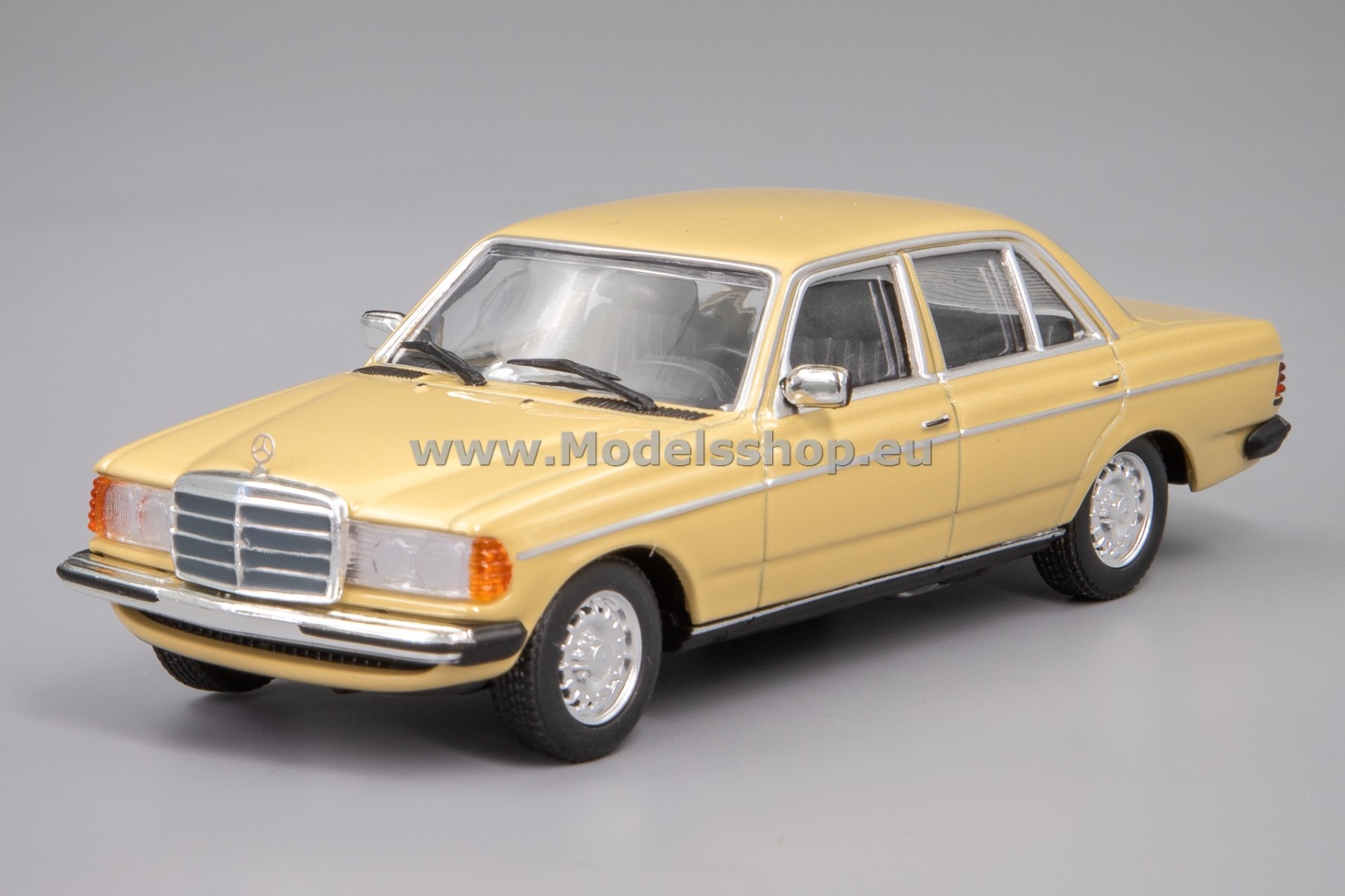 Maxichamps 940032204 Mercedes-Benz 230E (W123), 1982 /beige/