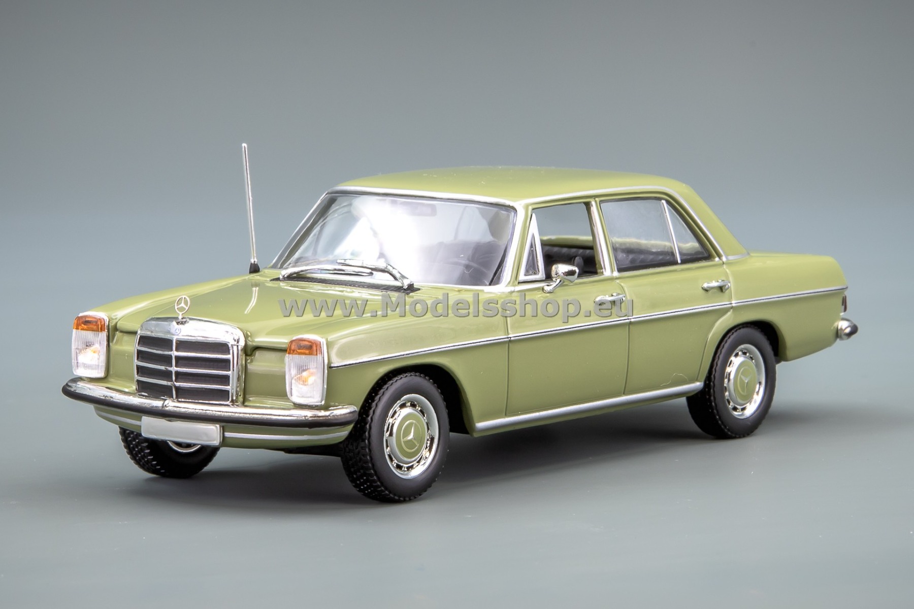 Maxichamps 940034007 Mercedes-Benz 200 (W114), 1968 /light green/