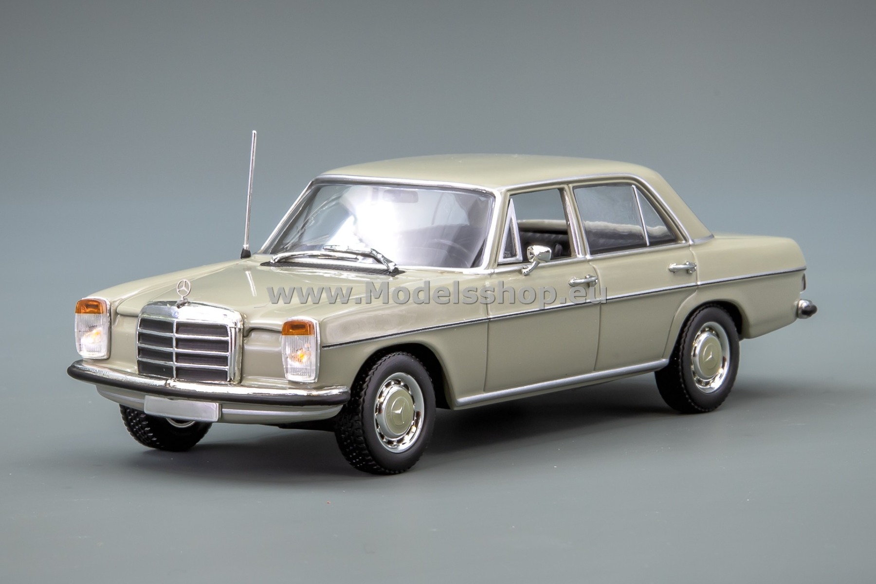 Maxichamps 940034008 Mercedes-Benz 200 (W114), 1968 /grey/
