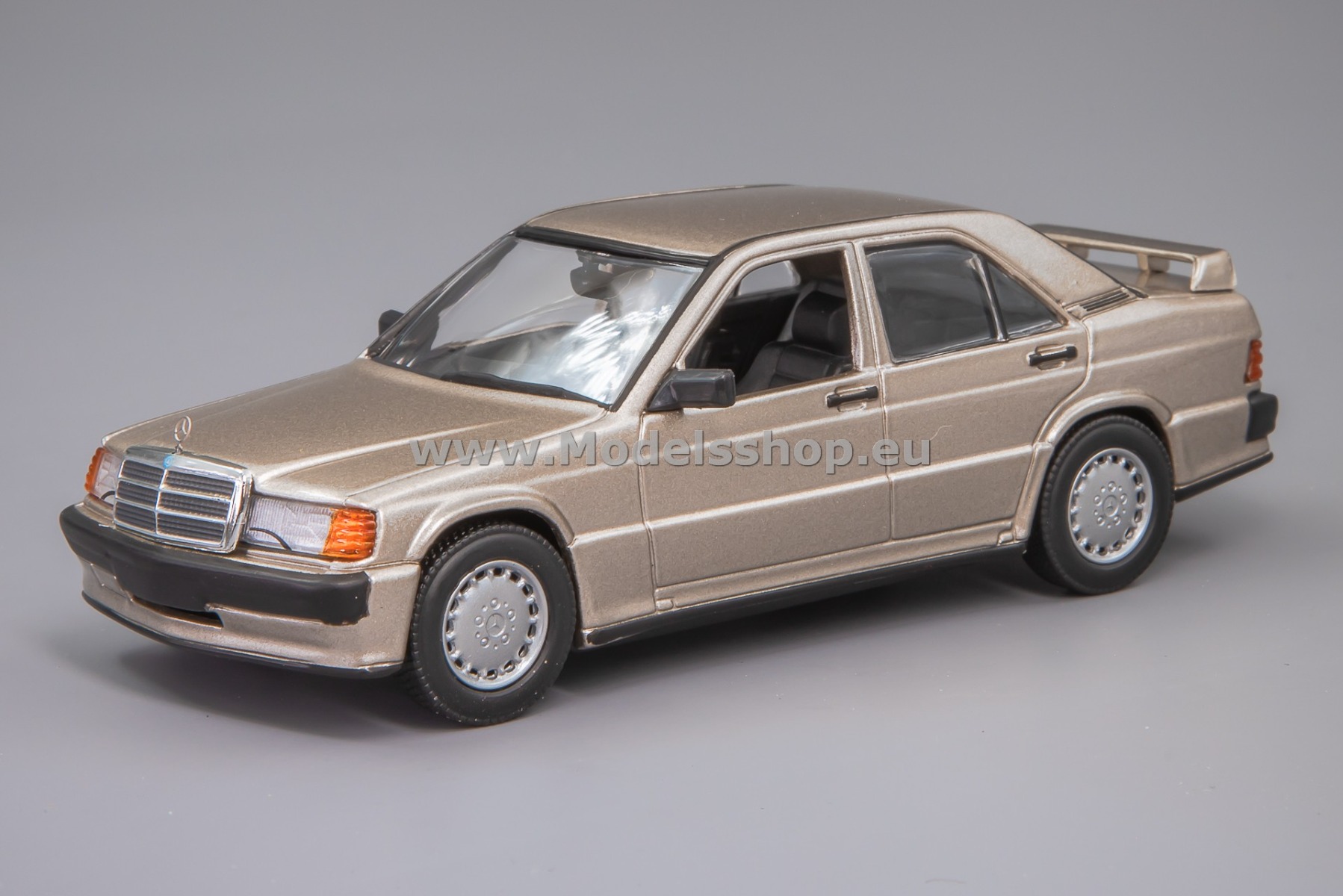 Maxichamps 940035600 Mercedes - Benz 190E 2,3-16, 1984 /gold metallic/