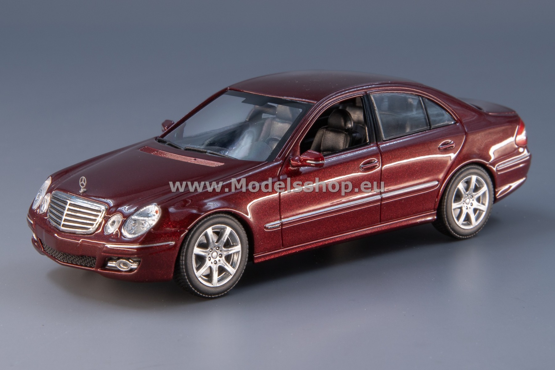 Maxichamps 940036000 Mercedes-Benz E-Class, 2006 /dark red/