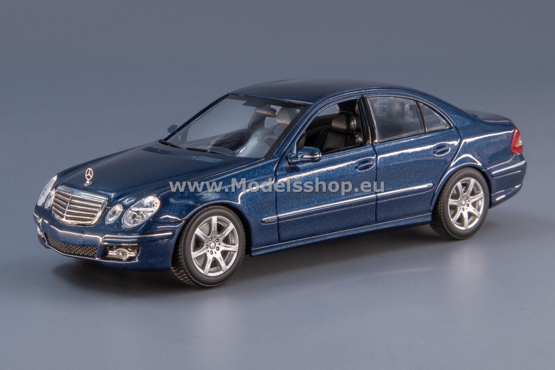 Maxichamps 940036001 Mercedes-Benz E-Class (W211), 2006 /blue metallic/