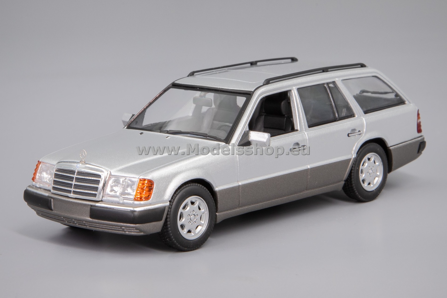 Maxichamps 940037014 Mercedes-Benz 300Te (S124) estate, 1990 /silver/