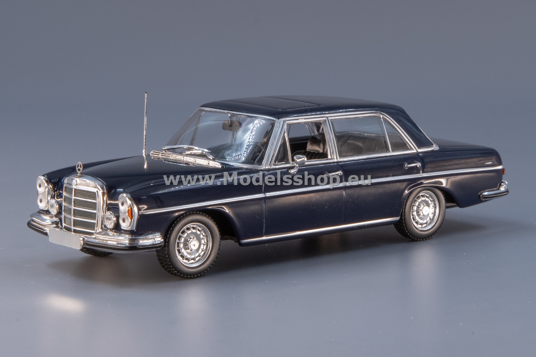 Maxichamps 940039100 Mercedes-Benz 300SEL 6.3 (W109), 1968 /dark blue/