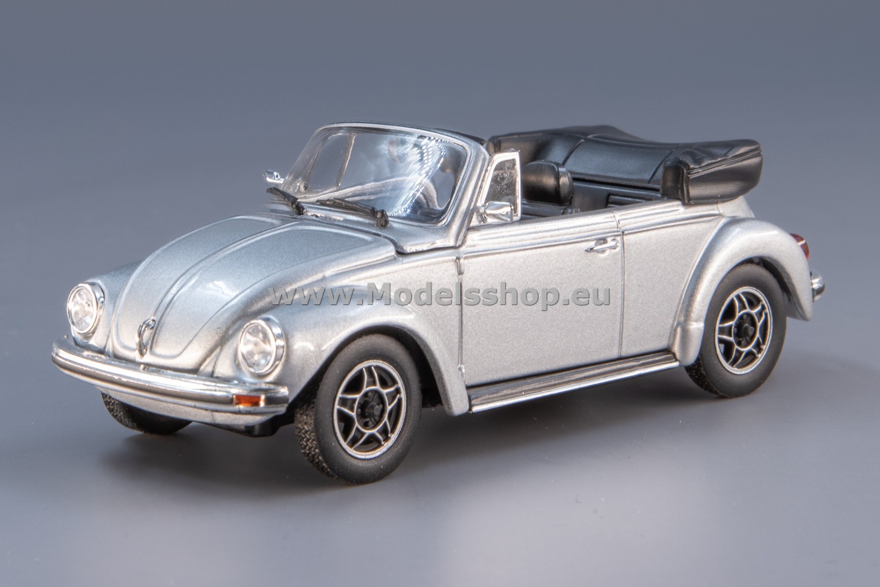 Maxichamps 940055130 Volkswagen Käfer / Beetle 1303 Cabriolet, 1979 /silver/