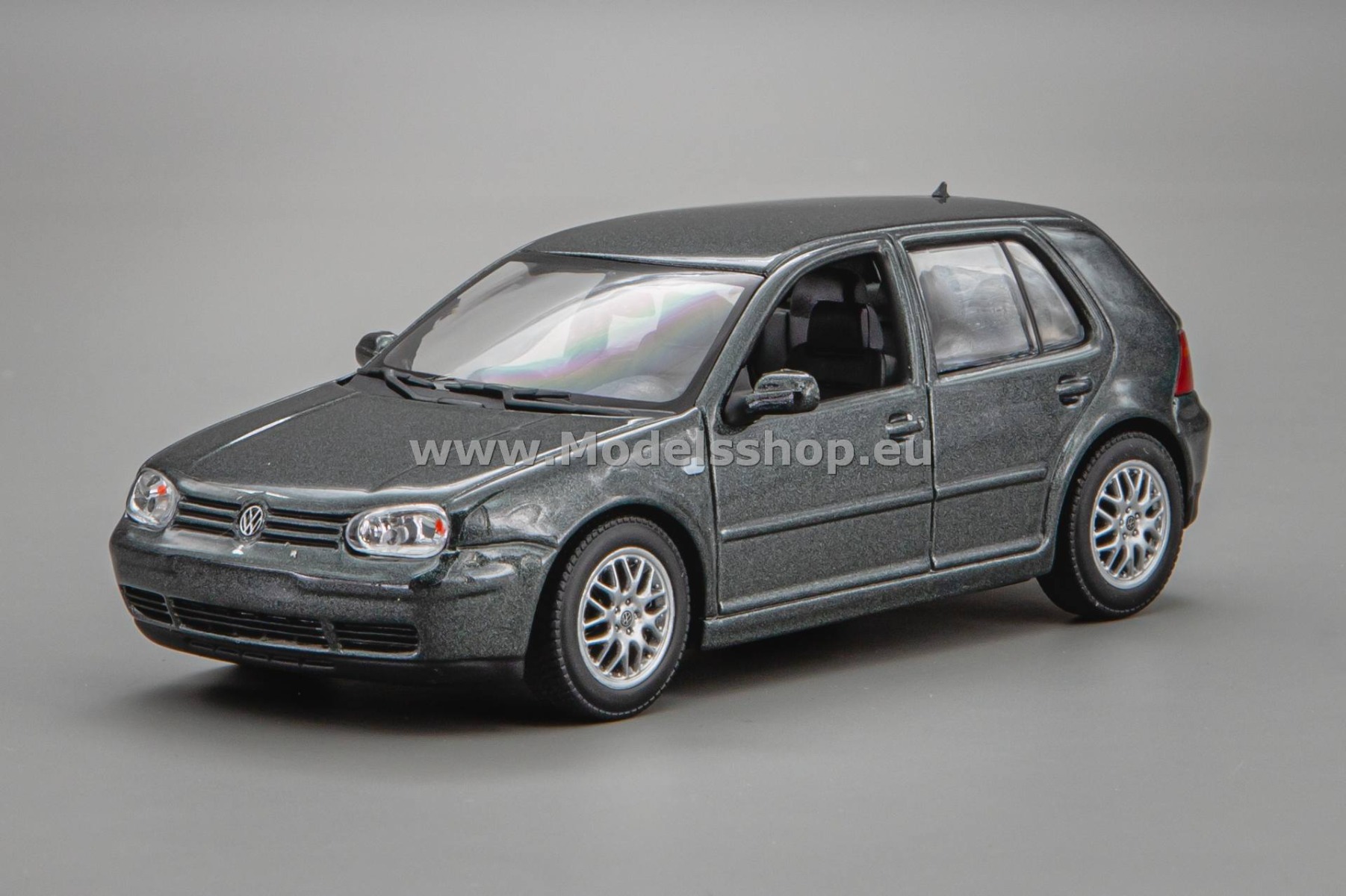 Maxichamps 940056060 Vokswagen / VW Golf (Rabbit) IV GTI, 1999 /grey metallic/