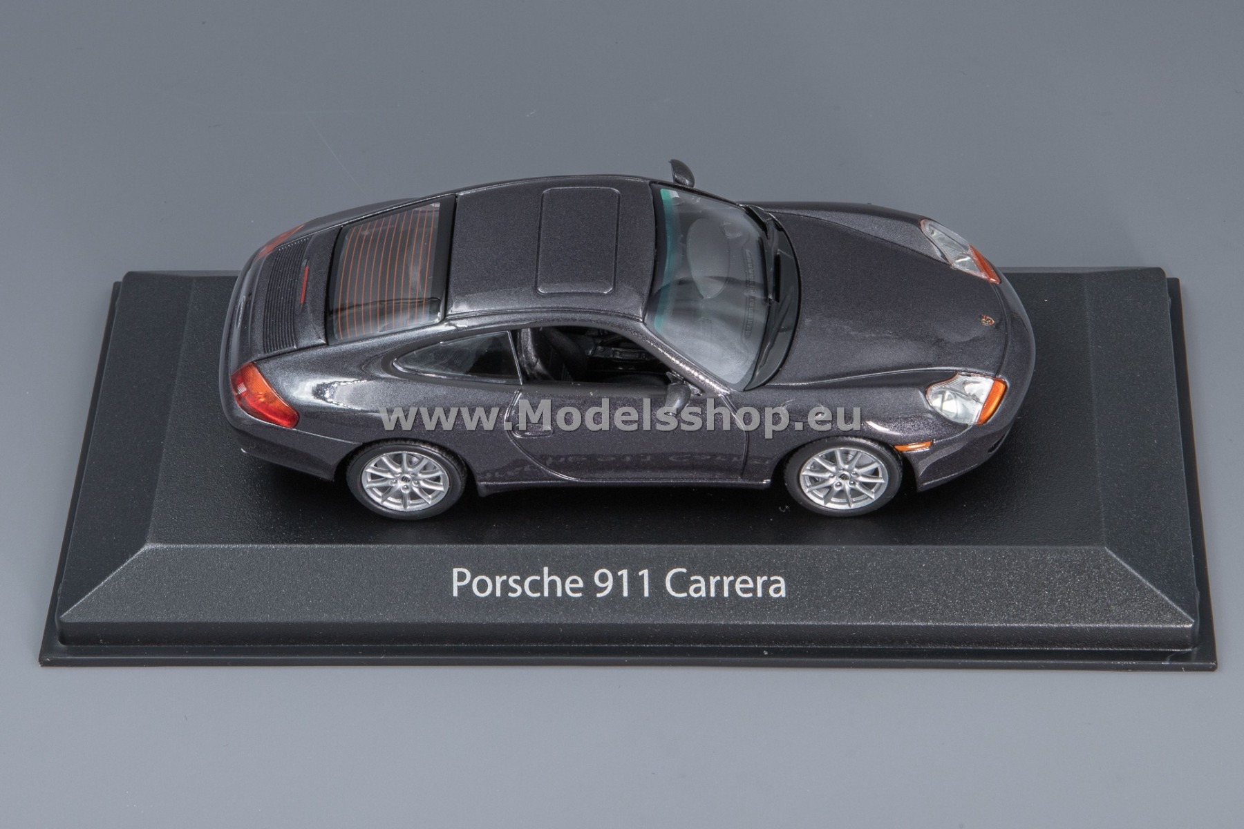 Maxichamps 940061182 Porsche 911 (996 Carrera), 1998 /dark violet