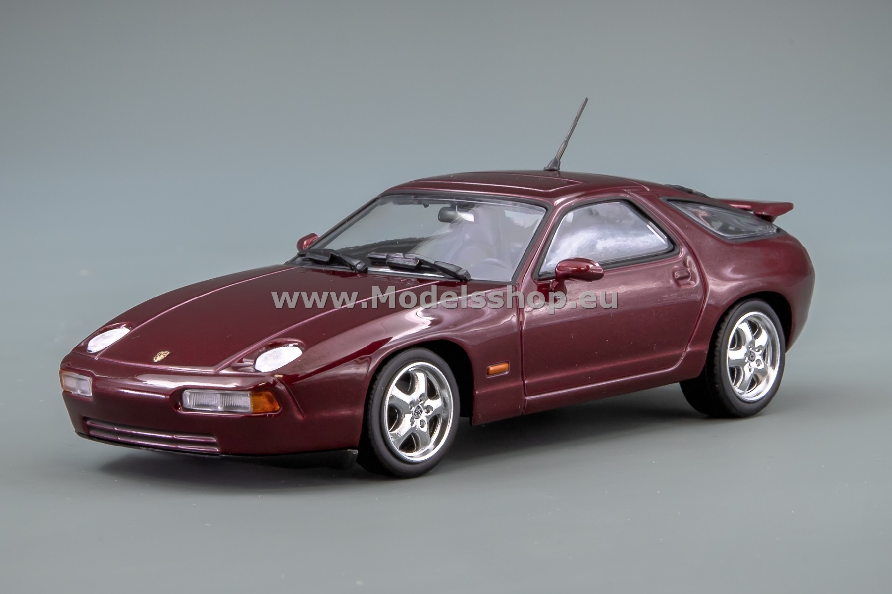 Maxichamps 940068104 Porsche 928 GTS, 1991 /ruby red metallic/