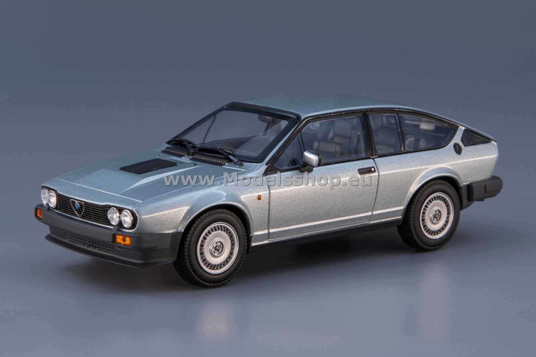 Maxichamps 940120141 Alfa Romeo GTV, 1983 /silver metallic/