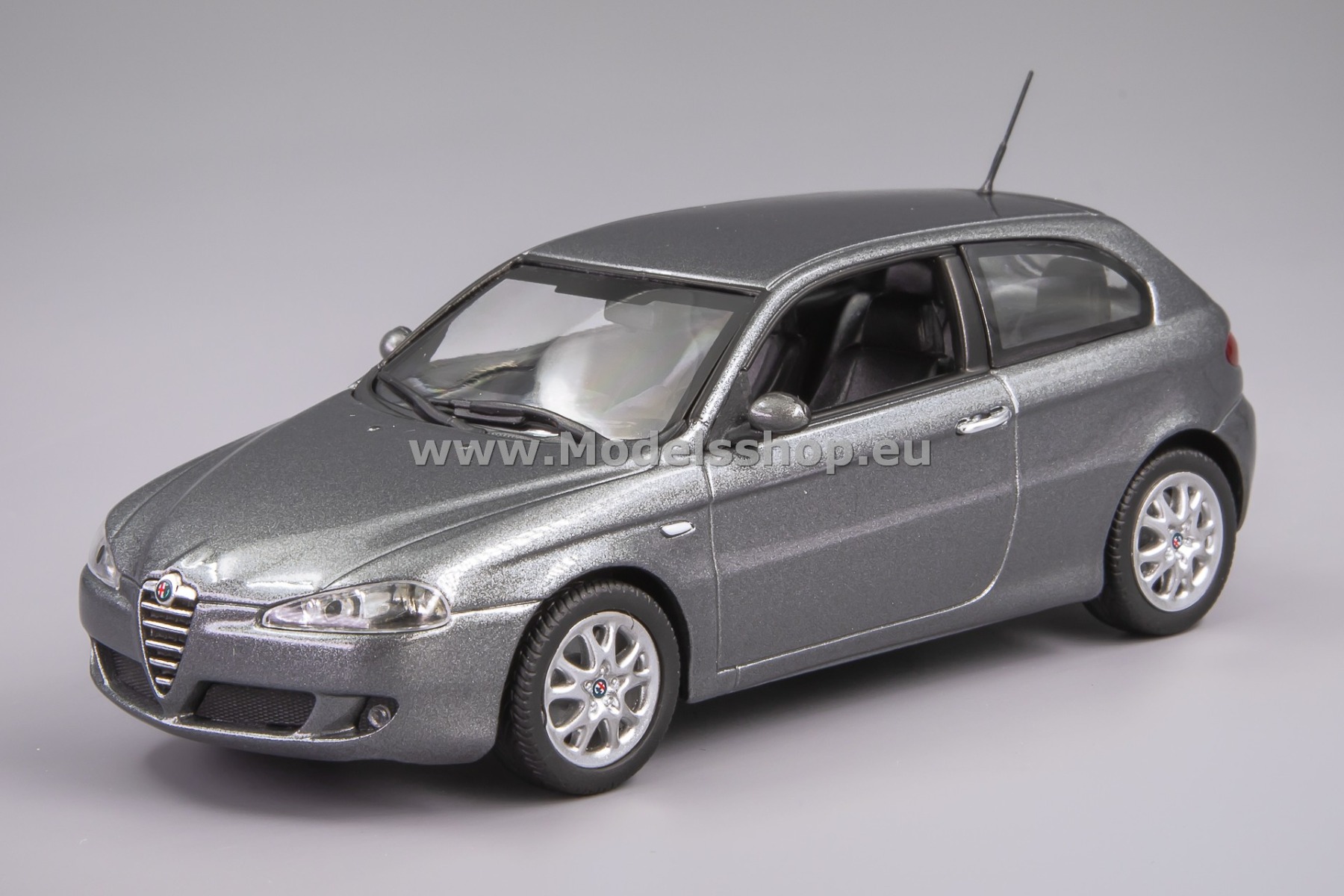 Maxichamps 940120560 Alfa Romeo 147, 2005  /grey metallic/