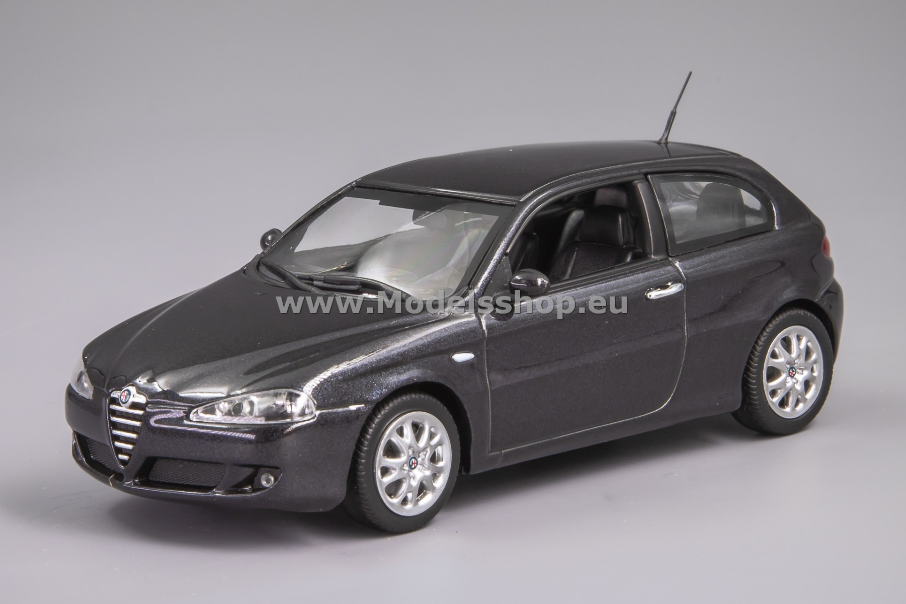 Maxichamps 940120561 Alfa Romeo 147, 2005 /black metallic/
