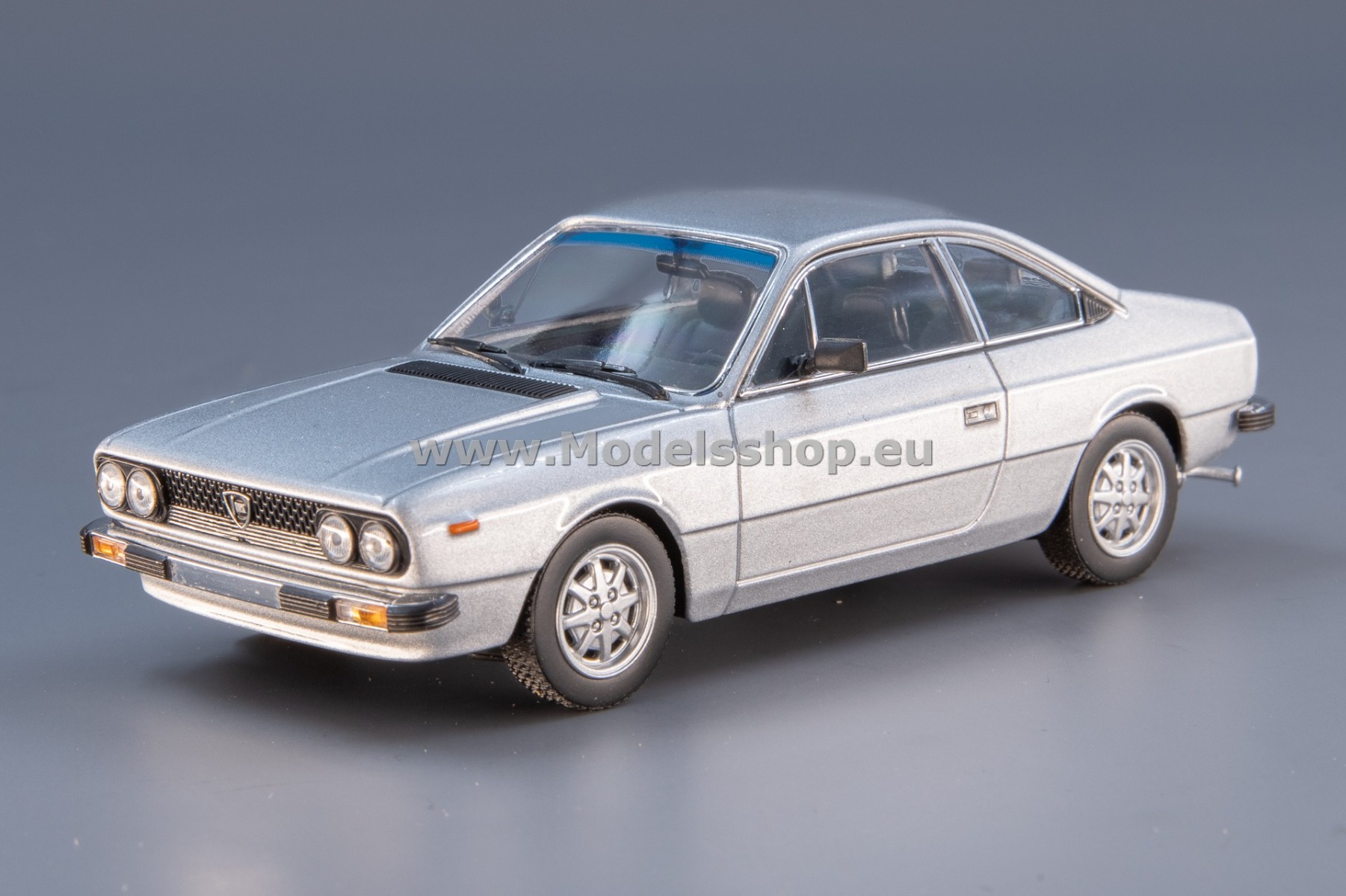 Maxichamps 940125720 Lancia Beta Coupe, 1980 /silver/