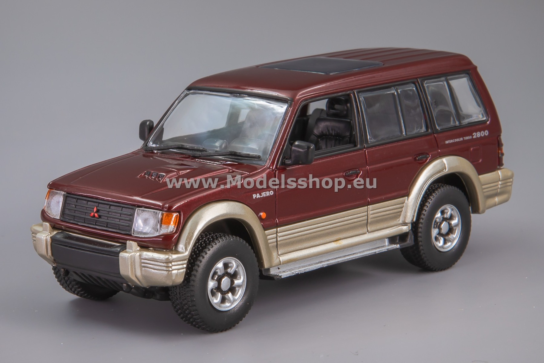 Maxichamps 940163470  Mitsubishi Pajero LWB, 1991 /dark red metallic/
