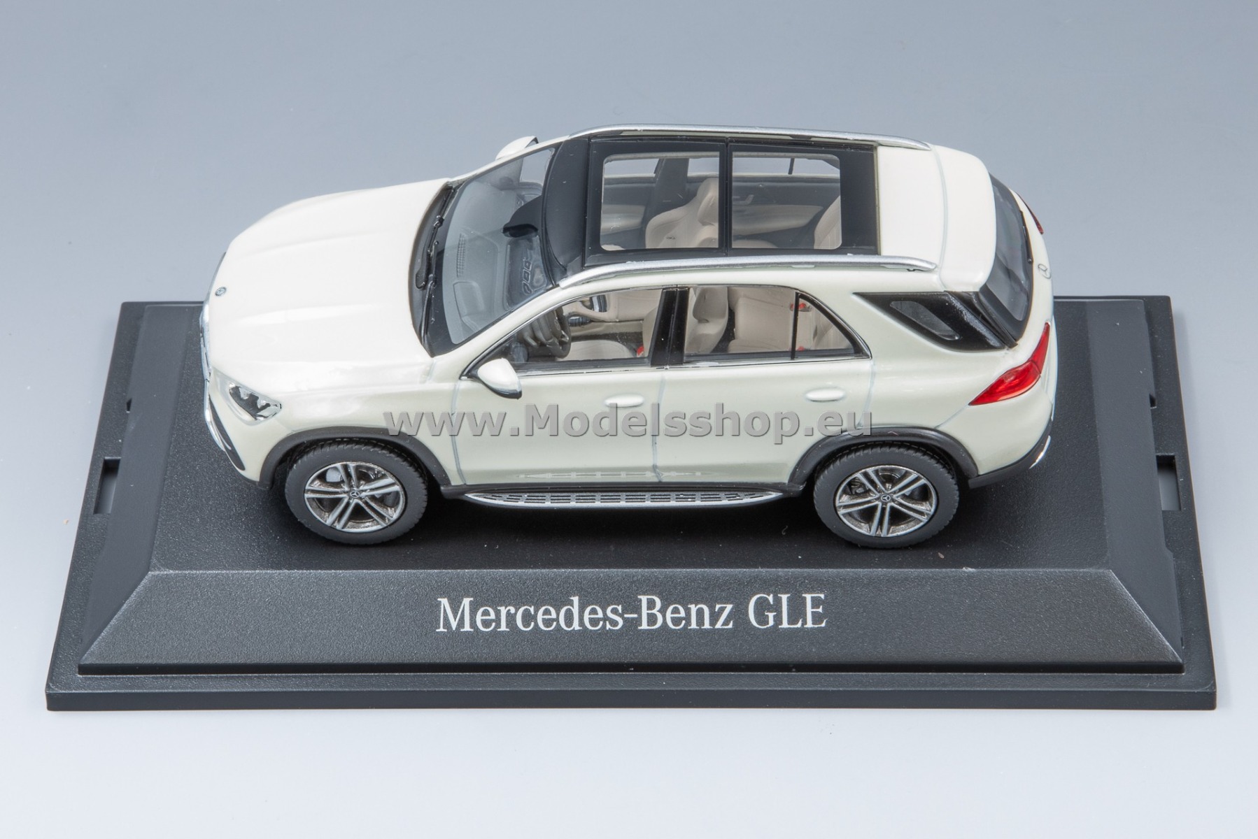 1/43 Mercedes-Benz GLE ホワイト Norev 1:43 Mercedes-Benz GLE (V167) year 2018 designo